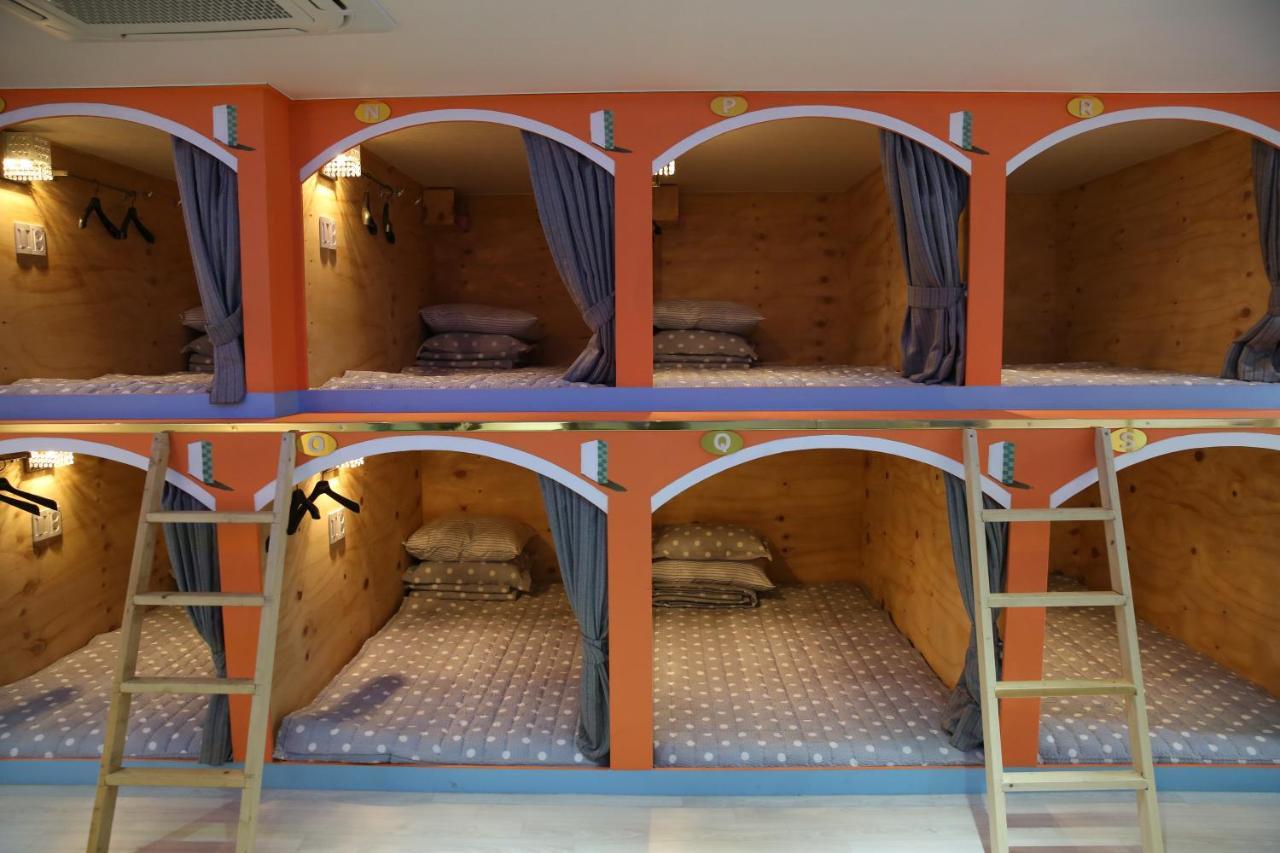 Coco Capsule Guesthouse Пусан Экстерьер фото