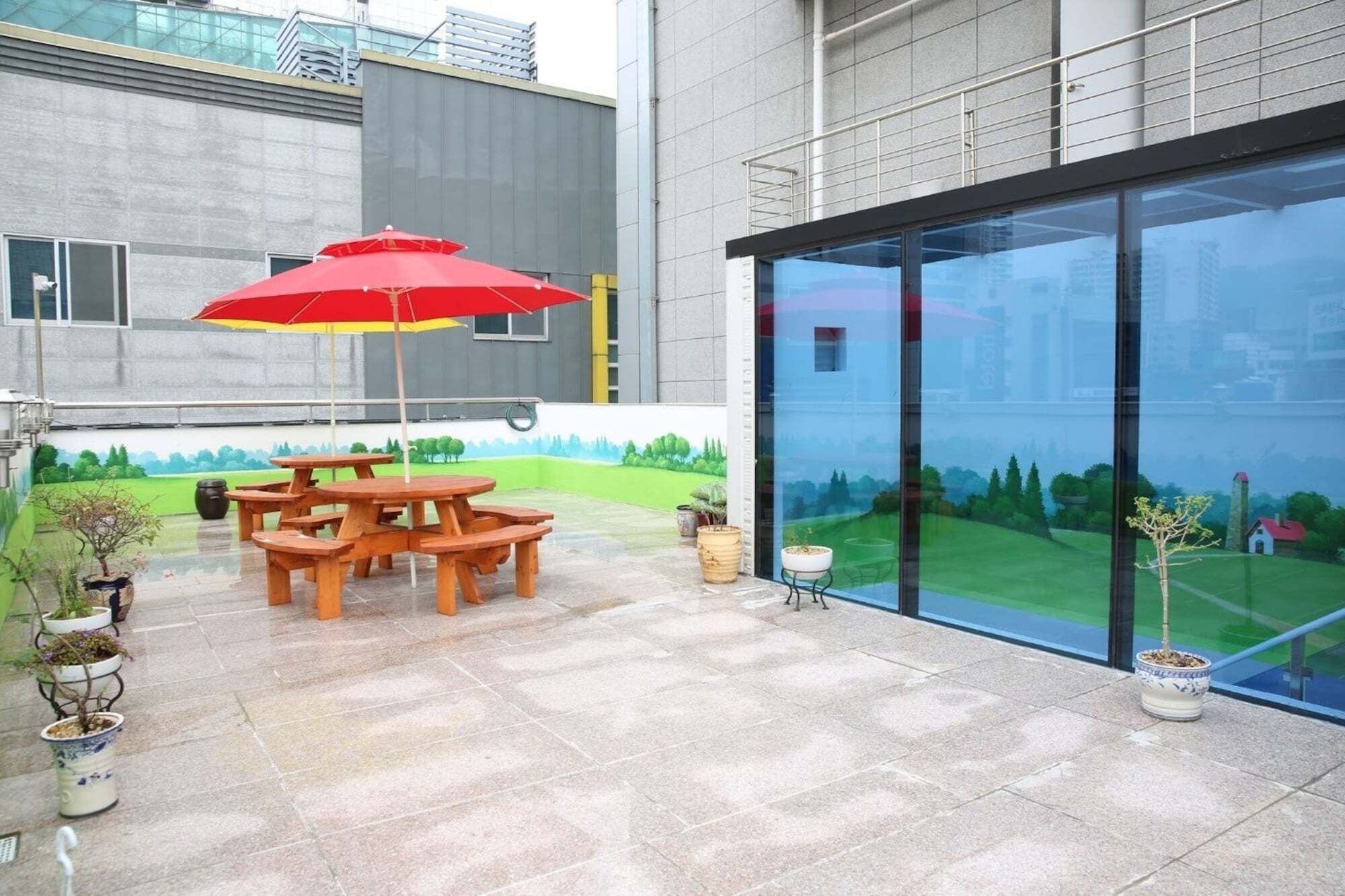 Coco Capsule Guesthouse Пусан Экстерьер фото